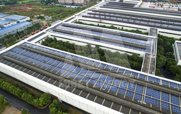 太陽能屋頂光伏發電系統由哪些設備組成？