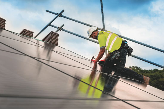 太陽能光伏發(fā)電原理是什么？如何進行光電轉(zhuǎn)換的？