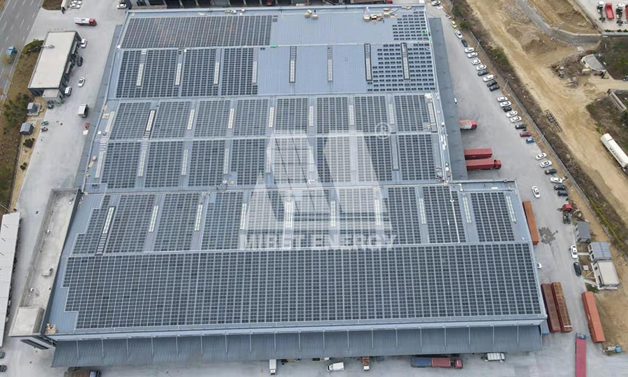 山東濟南彩鋼瓦屋頂光伏系統項目 2.4MW