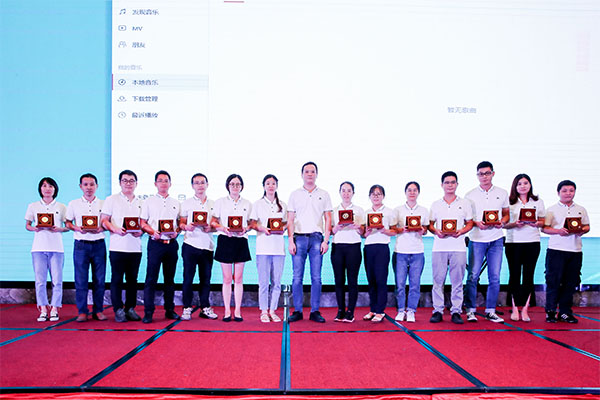 老員工頒獎.jpg 老員工頒獎.jpg