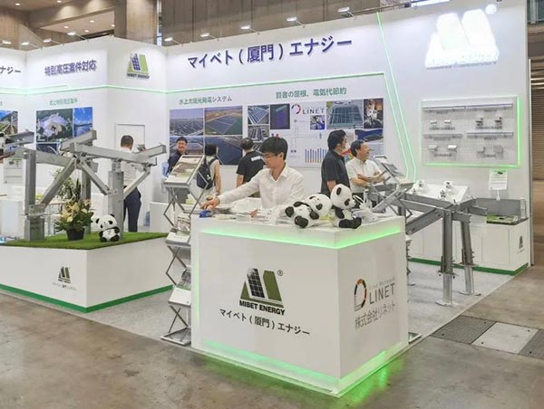 用戶在邁貝特展位參觀了解產品-3