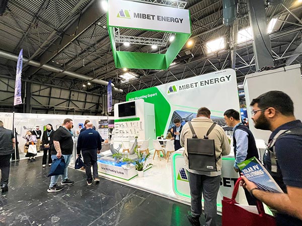 參觀者了解邁貝特產品